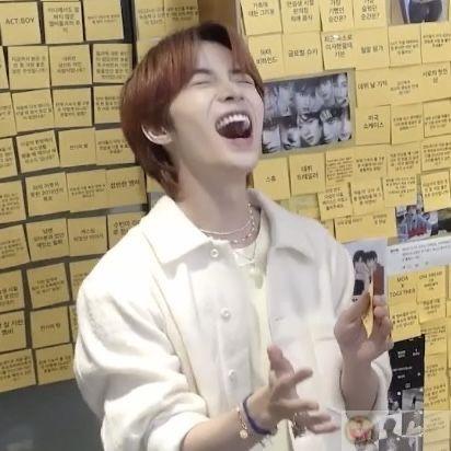 Cười không biết mệt, chắc do thiếu muối