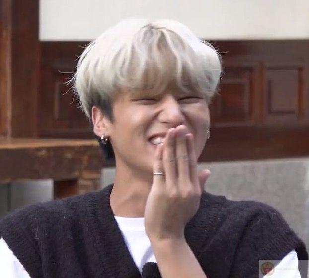 Cười xong tự hỏi có cần nghiêm túc không