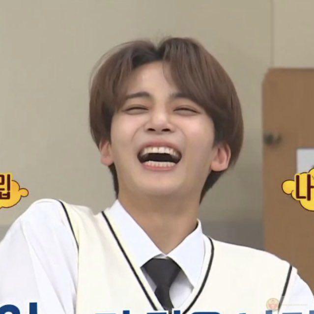 Mặt mày căng thẳng, nhưng lòng lại cười phá lên