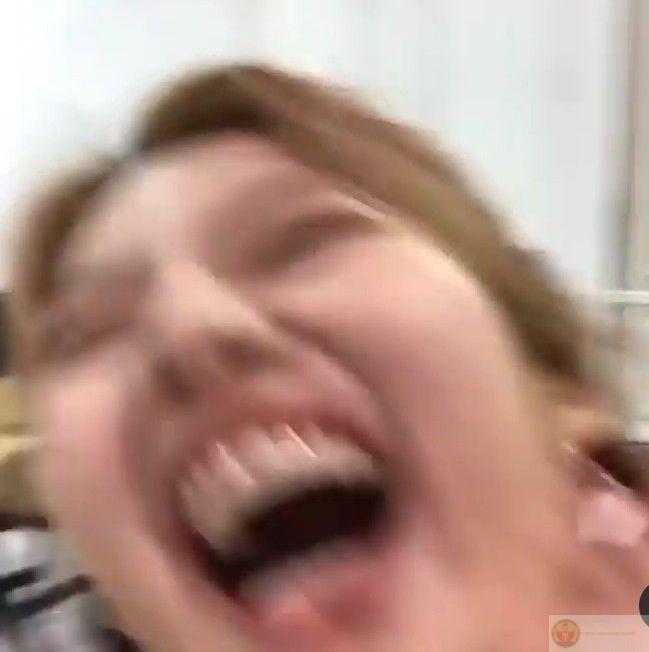 Nhiều lúc chỉ cần một câu là bật cười liền