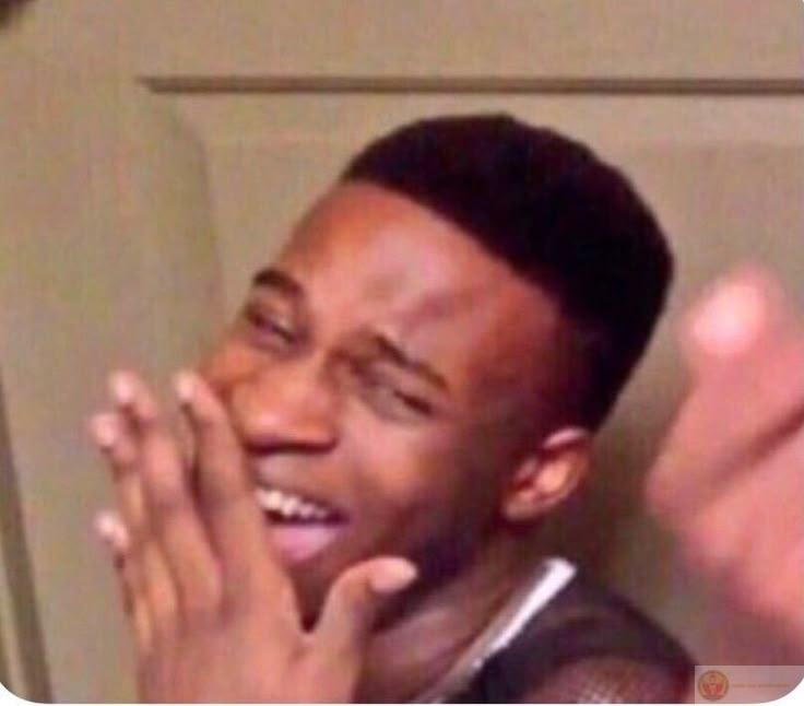 Vui đến mức phải lấy tay che miệng lại