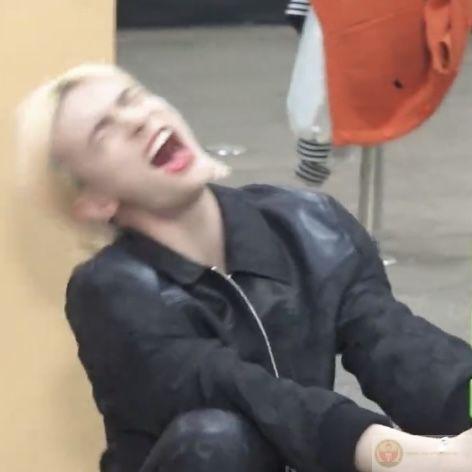 Cái cảm giác cười không kiểm soát được