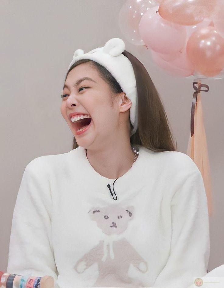 Cái kiểu cười một mình ai cũng tưởng có vấn đề