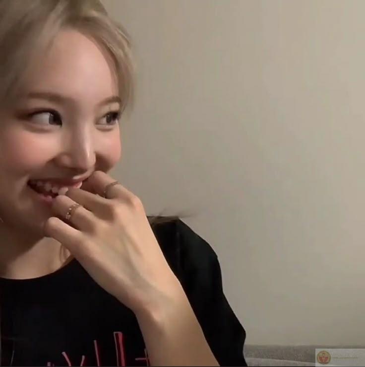 Cười cái xong thấy mọi thứ nhẹ hẳn