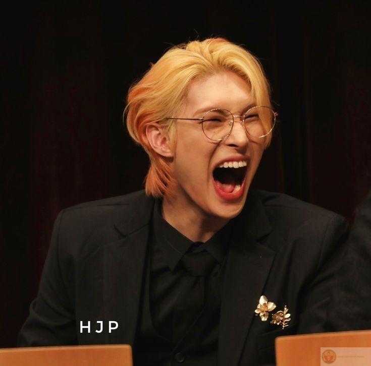 Cười cho cuộc sống bớt khô khan và nhàm chán