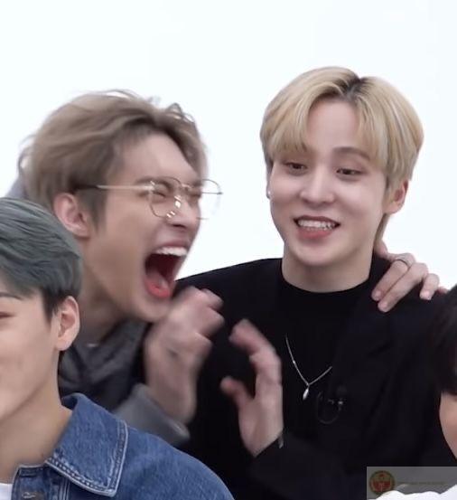 Cười đến mức quên luôn mình đang bực