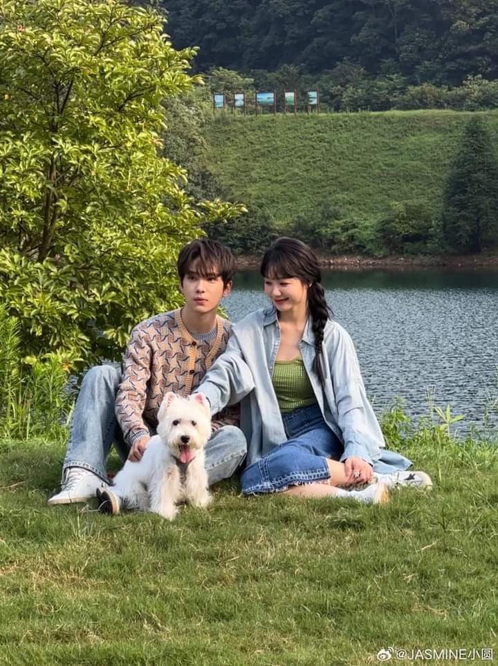 Cách pose dáng chụp ảnh cặp đôi mùa Valentine 10