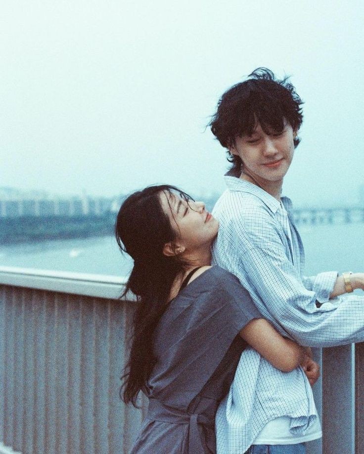 Cách pose dáng chụp ảnh cặp đôi mùa Valentine 4