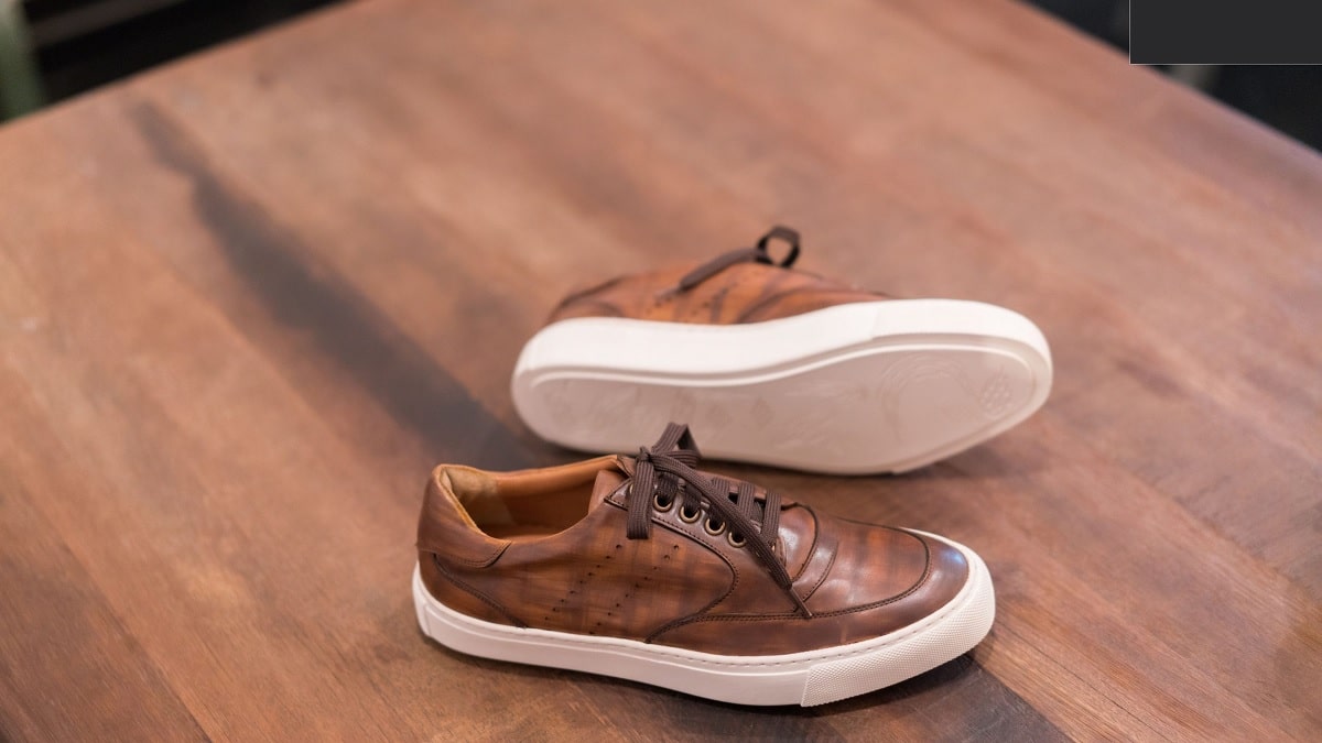 Gợi ý top quà tặng Valentine cho nam - Giày nam