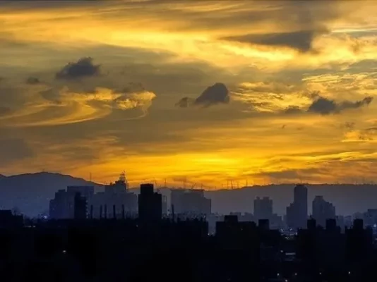 Giải thích ý nghĩa tục ngữ ‘Ráng mỡ gà có nhà thì giữ’ nói về kinh nghiệm gì?