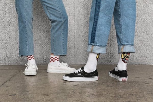 10 Stylish ways to combine shoes with socks for Women/Men
