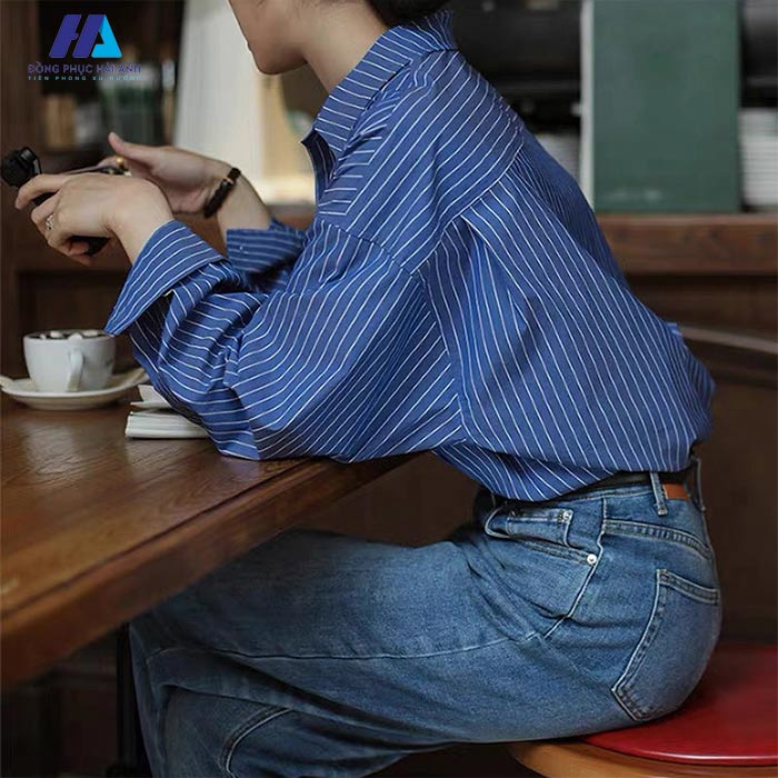 Chọn áo sơ mi nữ xanh trắng phù hợp với từng hoàn cảnh sử dụng 