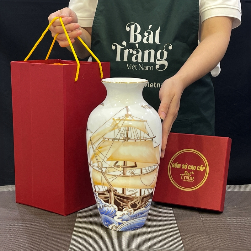 binh-hoa-gom-su-bat-trang-hoa-tiet-thuan-buom-xuoi-gio-ve-vang (3)