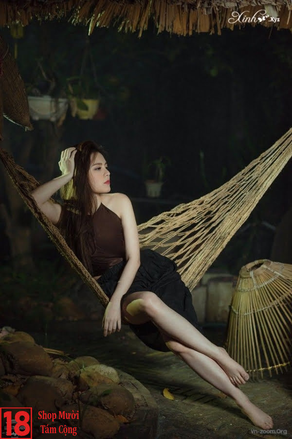 Gái đẹp Mặc áo Yếm Hở Hang (2)