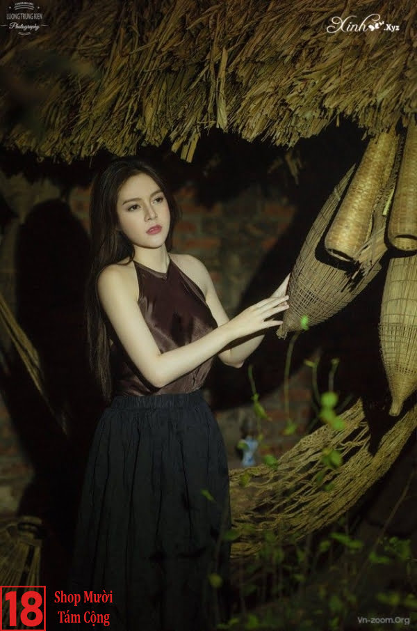 Gái đẹp Mặc áo Yếm Hở Hang (5)