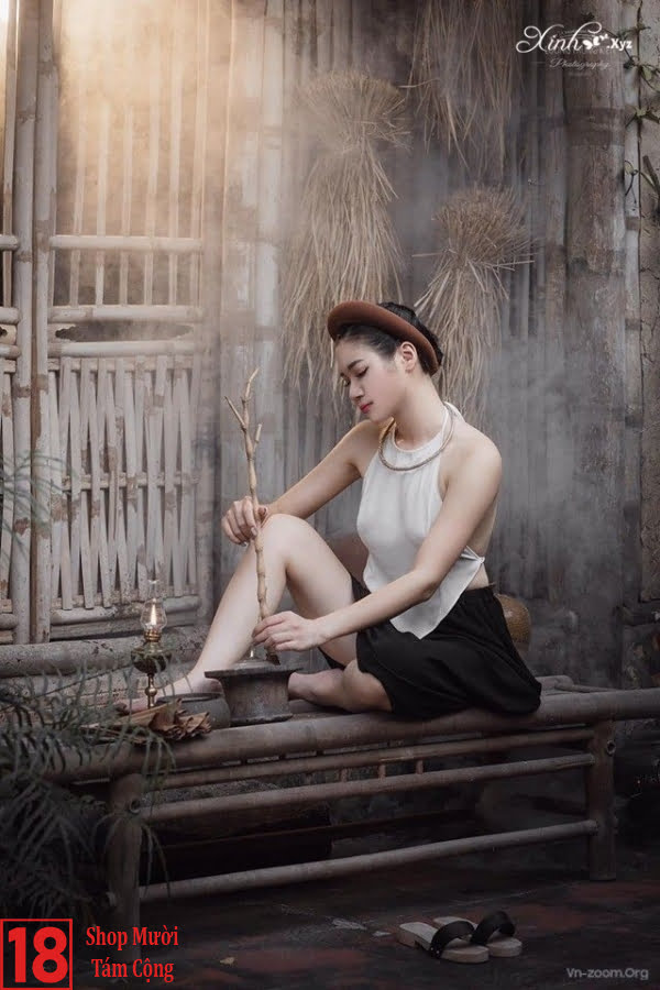 Gái đẹp Mặc áo Yếm Hở Hang (9)