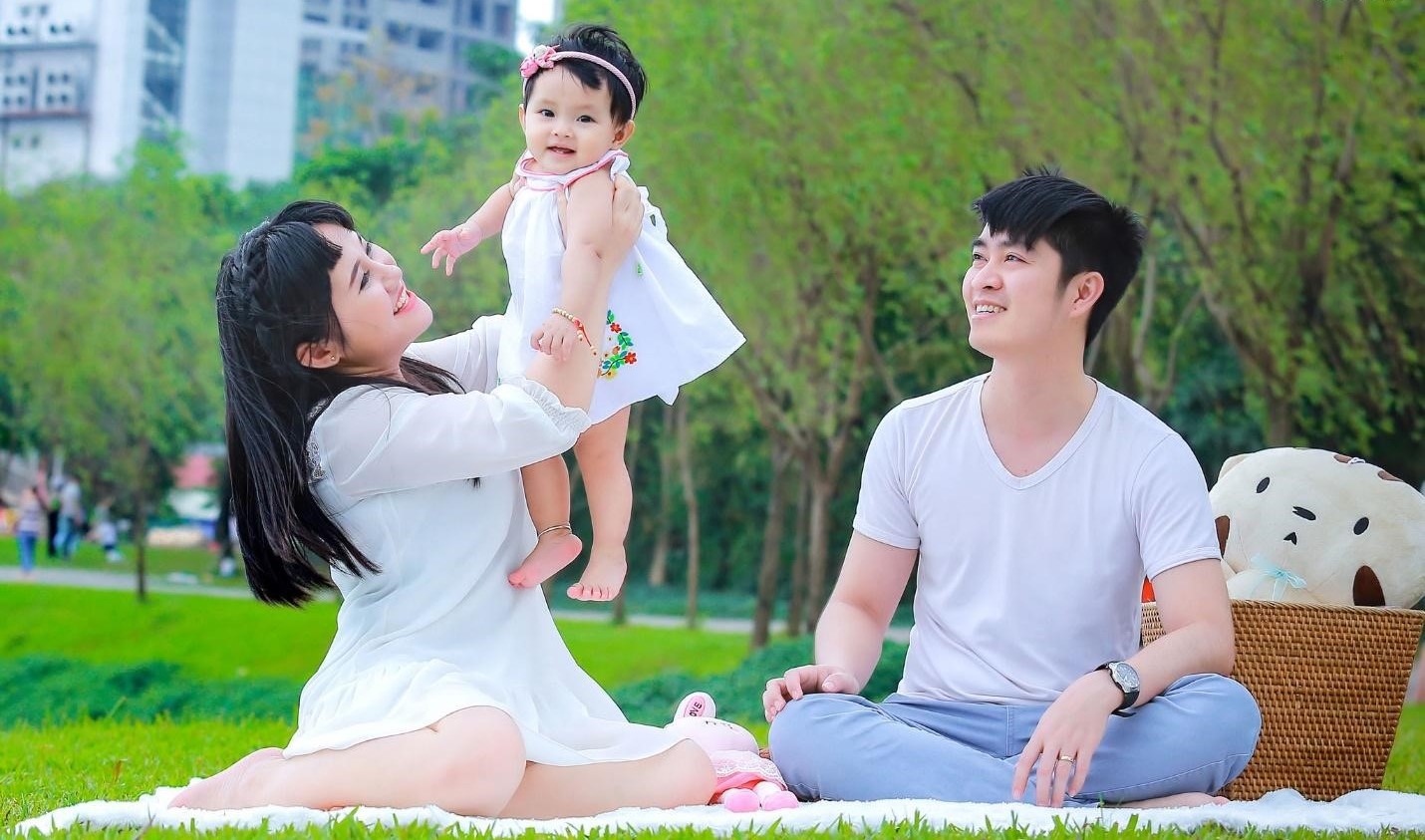 Cách tạo dáng chụp ảnh gia đình 3 người