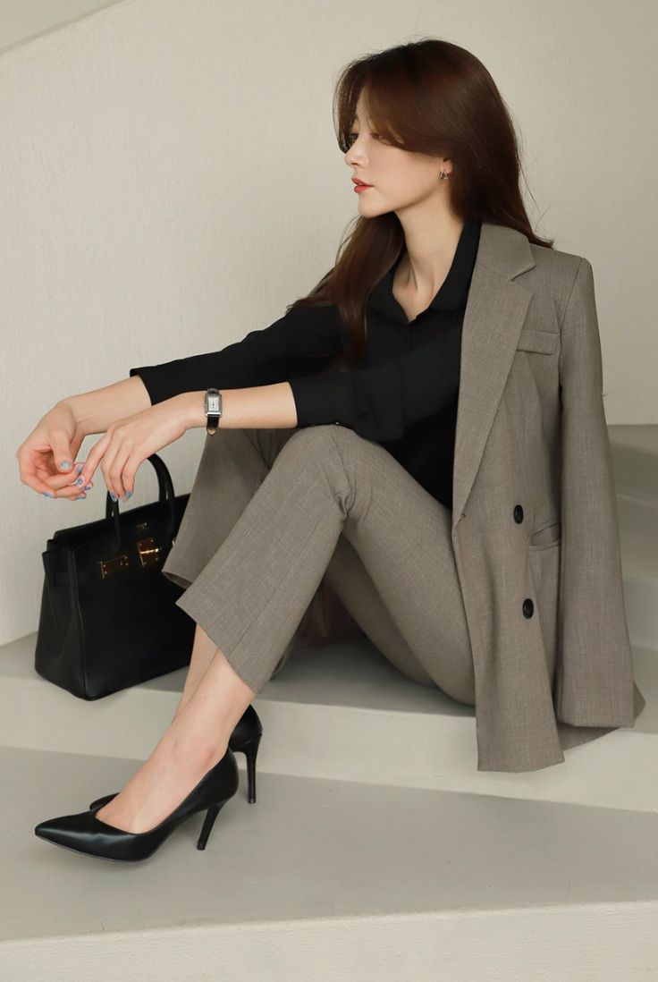 Tư thế tự nhiên nhưng vẫn chuyên nghiệp