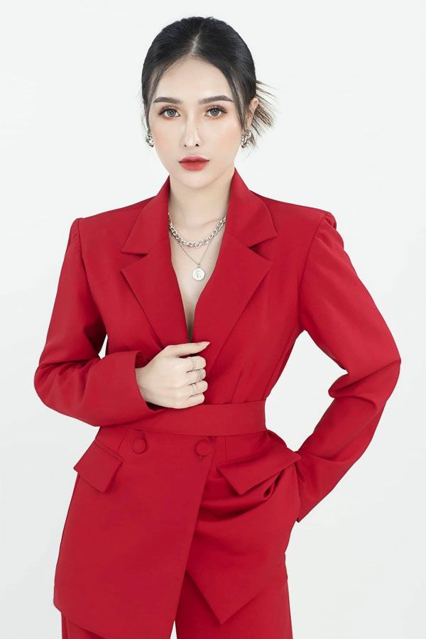 Khoảnh khắc tự tin trong bộ quần công sở