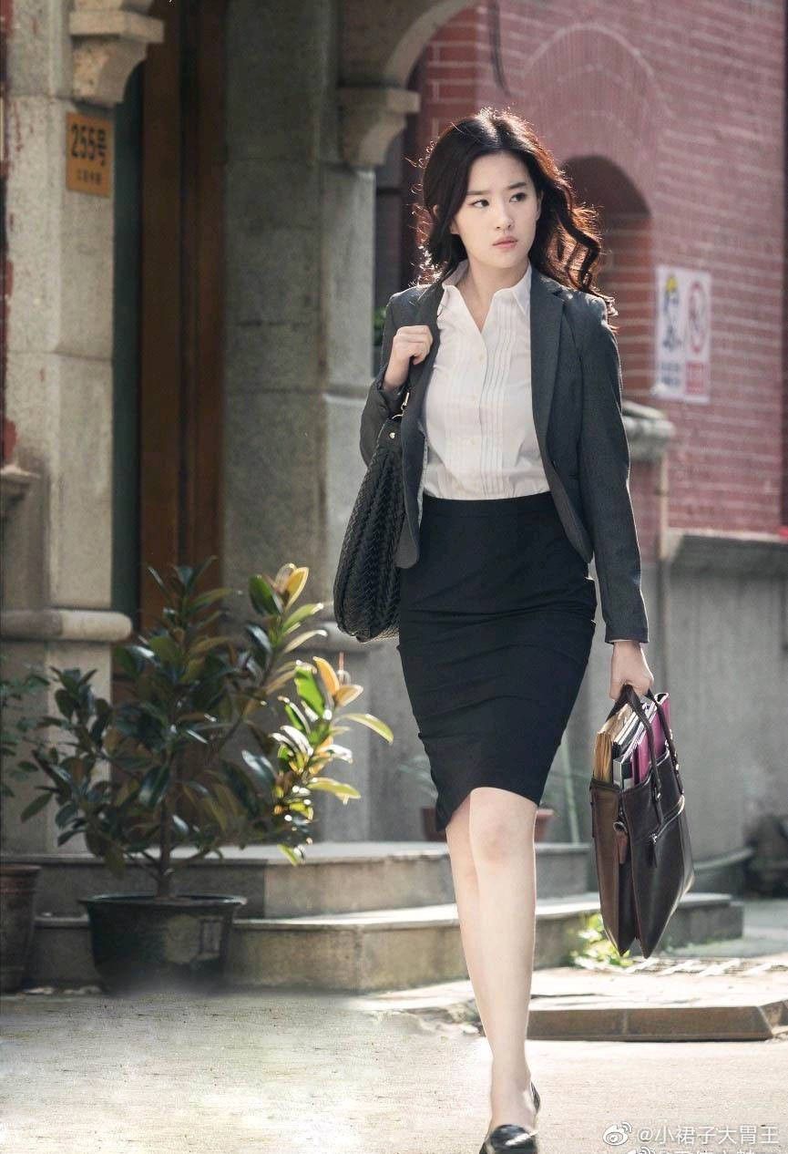 Nét đẹp thanh thoát của phong cách công sở