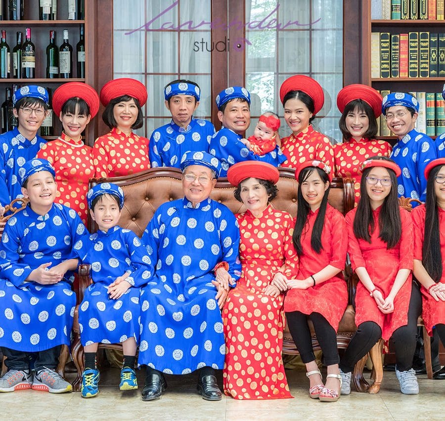 gia đình 4 thế hệ chụp ảnh kỷ niệm tại Lavender