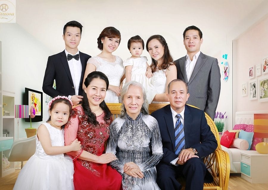tạo dáng chụp ảnh gia đình