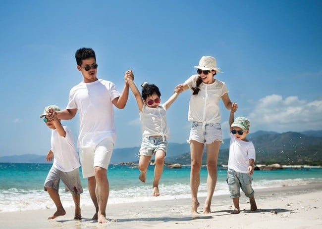 Chụp ảnh kỷ niệm cùng gia đình tại Lavender studio HCM