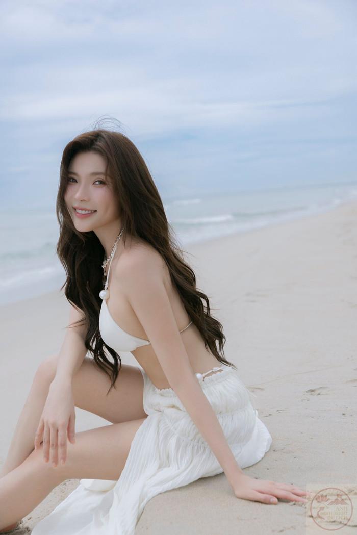 Thúy Diễm gây sốt với loạt ảnh diện áo tắm bé xíu đầy gợi cảm - Saostar.vn