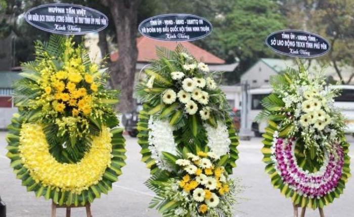 Nội dung ghi trên vòng hoa đám tang: Cách ghi phù hợp và ý nghĩa nhất? 1494126149