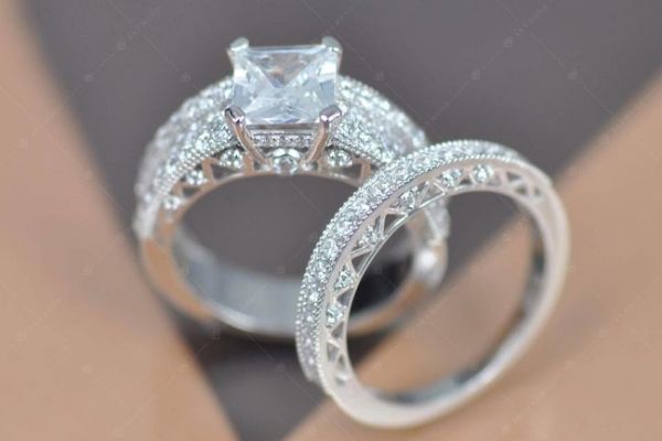 vang-trang-10k-bao-nhieu-tien-1-chi