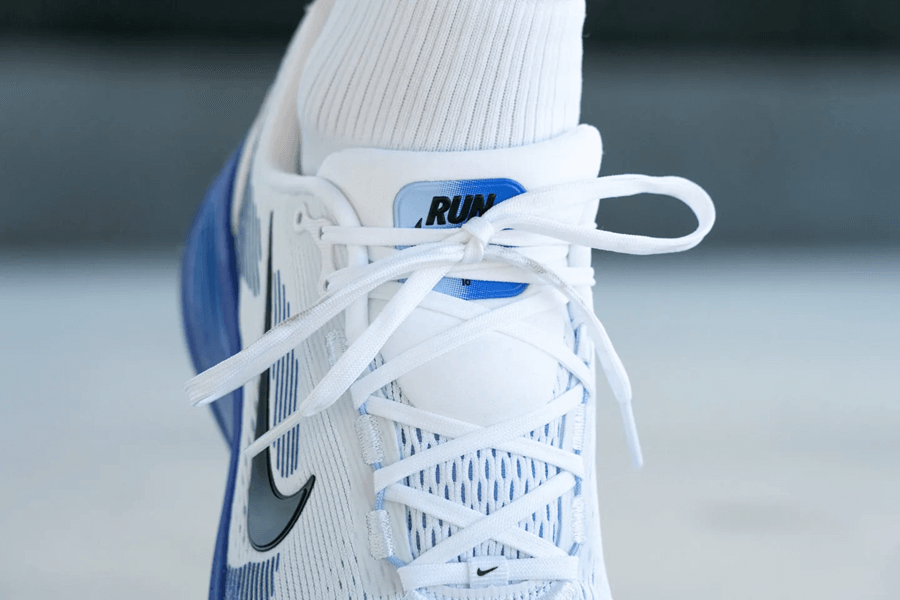 Review Nike Vomero 18: Giày chạy siêu thoải mái cho đường dài