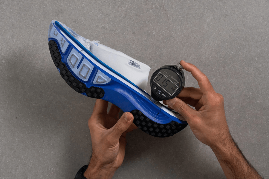 Review Nike Vomero 18: Giày chạy siêu thoải mái cho đường dài