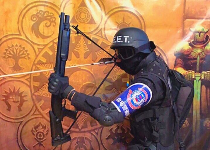 Hỏi Google xong lại phải nhìn sau lưng