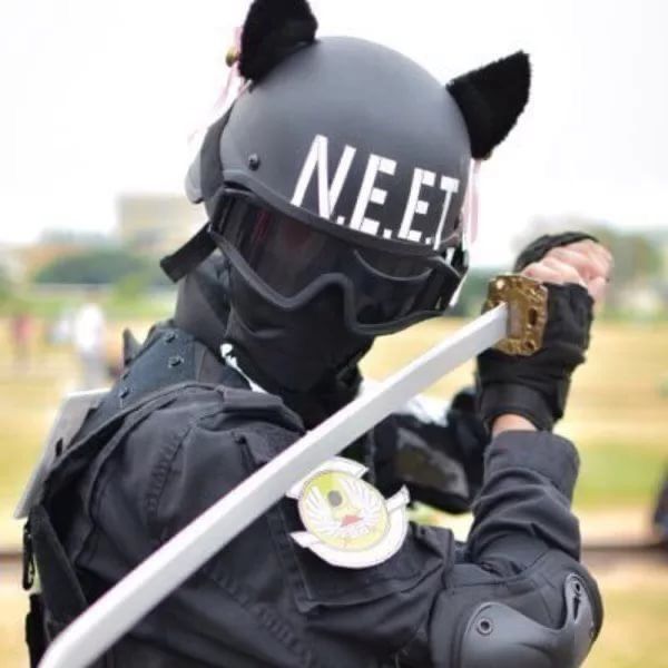 Lướt mạng với tâm thế có FBI sau lưng