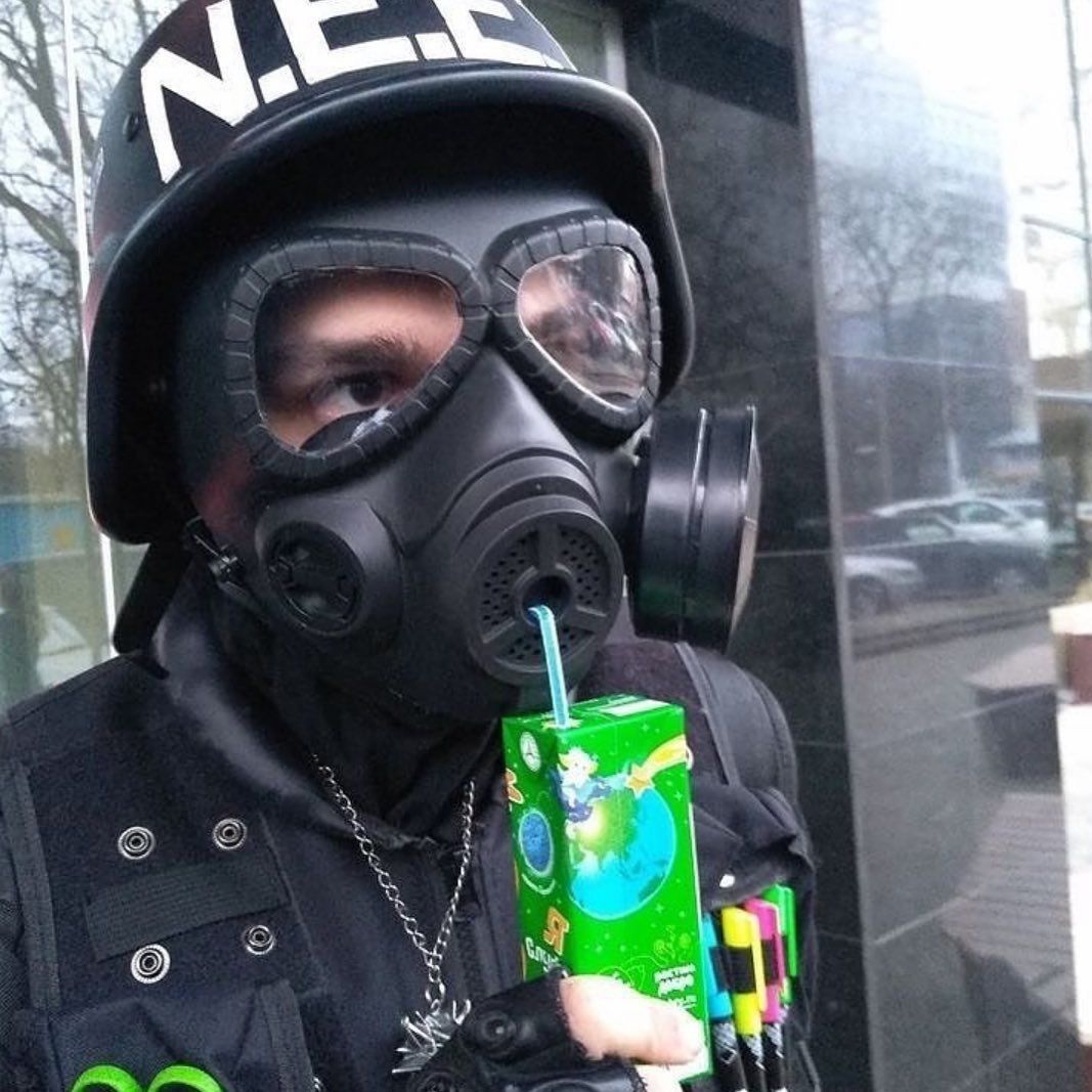 Bấm vô album là thấy hình nhân viên điều tra