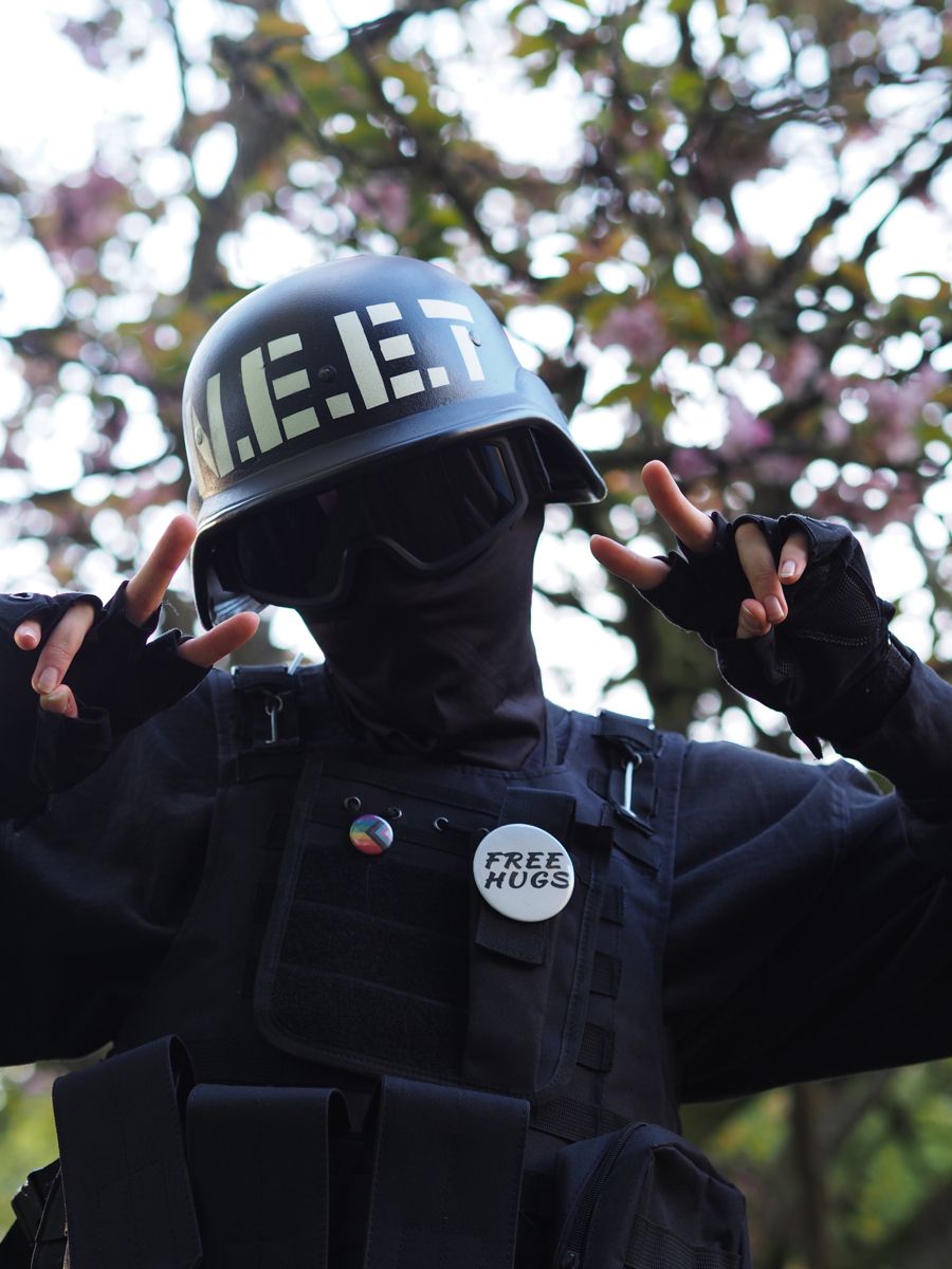 Ai đó vừa like bài cũ, FBI đang đến