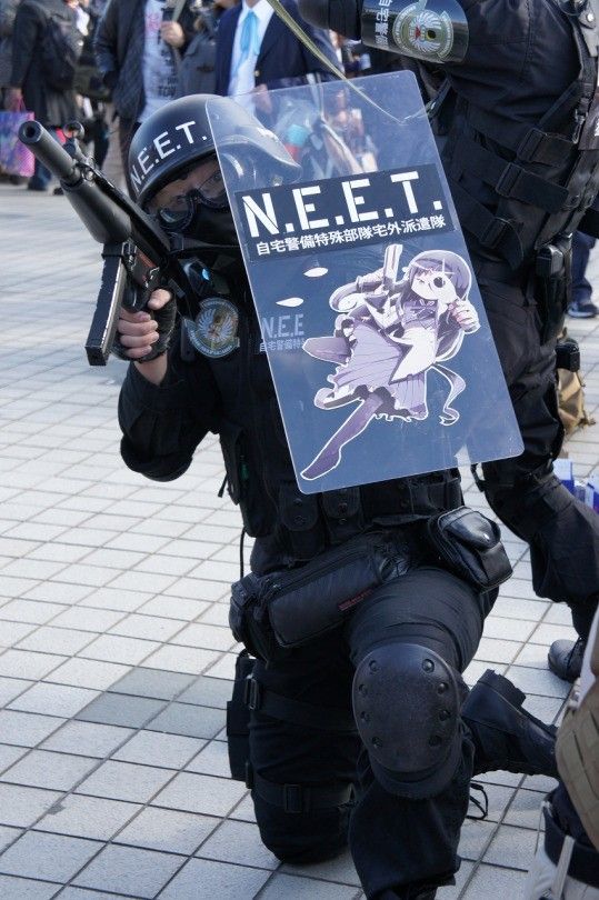 Cười ra nước mắt rồi khóc ra... lệnh triệu tập