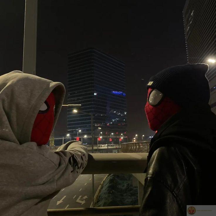 Chỉ tay chưa đủ, còn phải diễn mặt ngạc nhiên