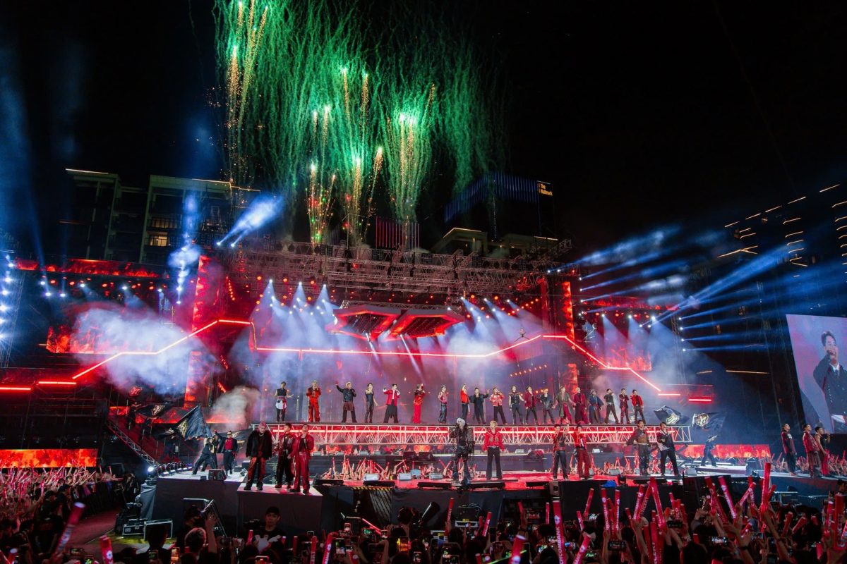 Quán nem chua rán nghỉ bán để đi concert Anh trai vượt ngàn chông gai