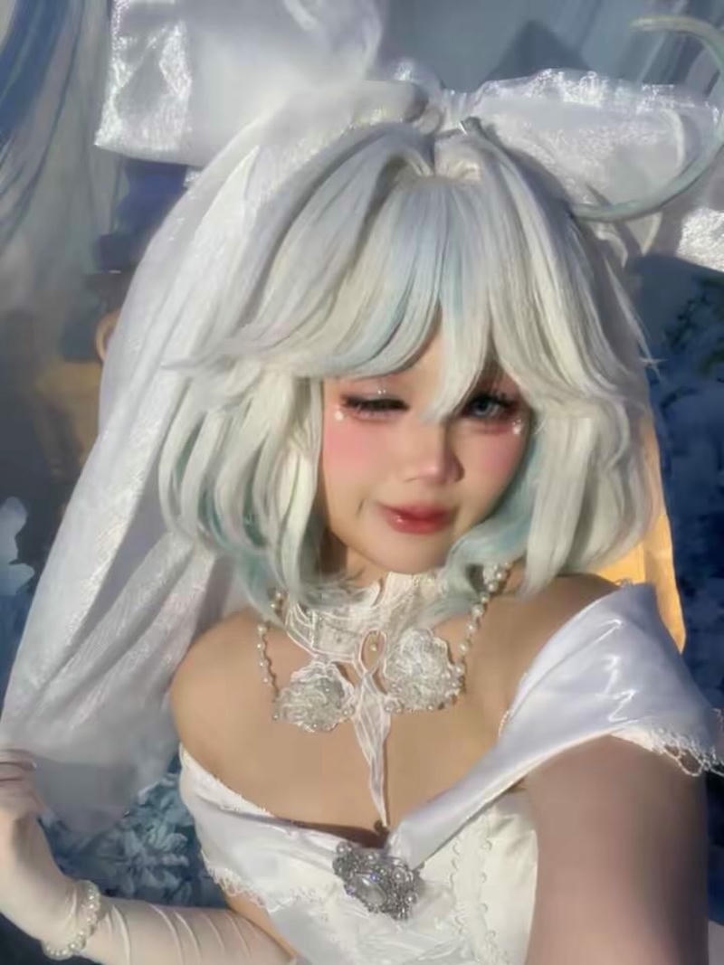 Hóa trang nhân vật cô dâu tóc trắng khăn voan đẹp