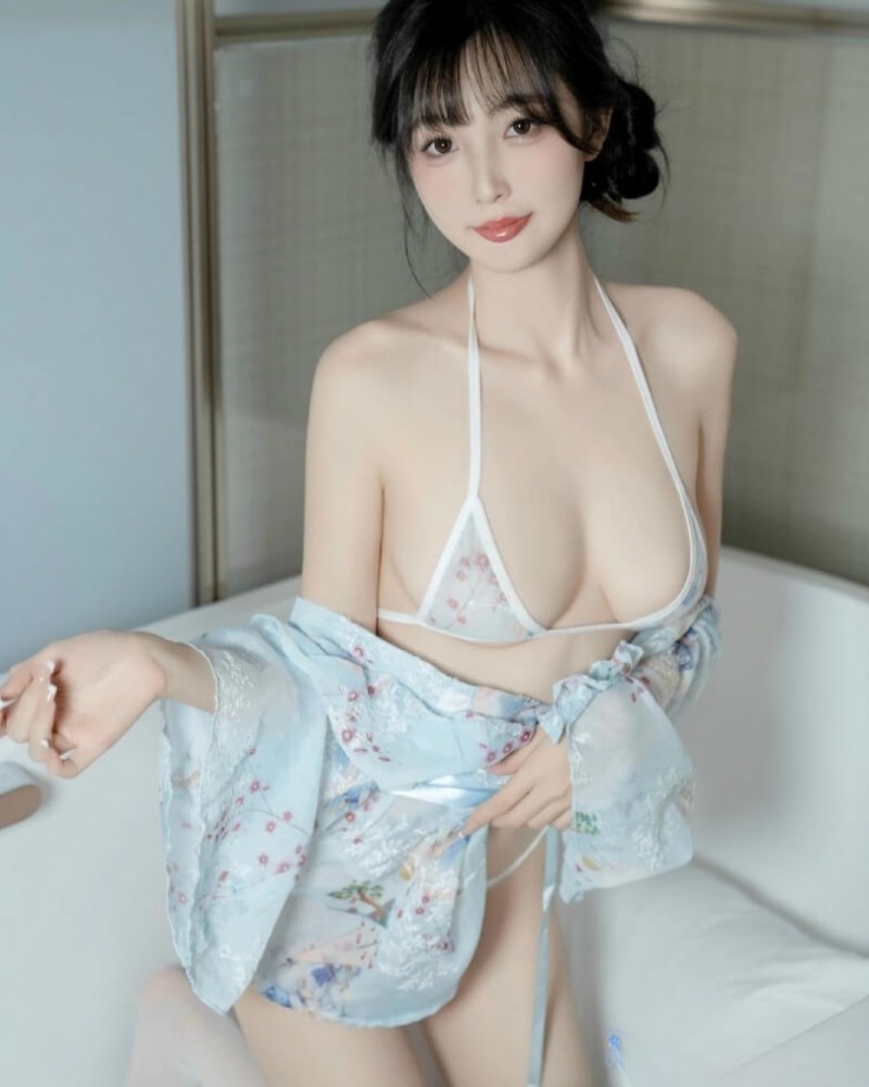 Tải hình gái đẹp mặc áo hững hờ vú to