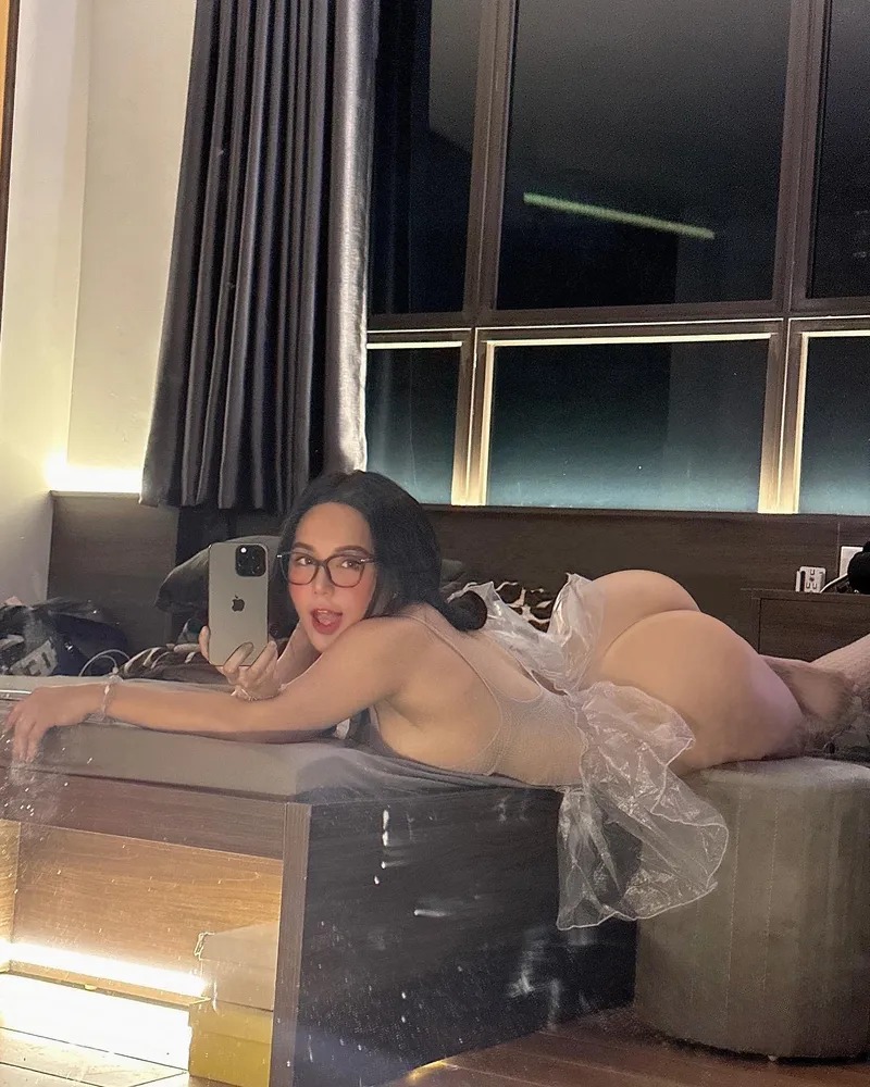 Gái đẹp lộ hàng