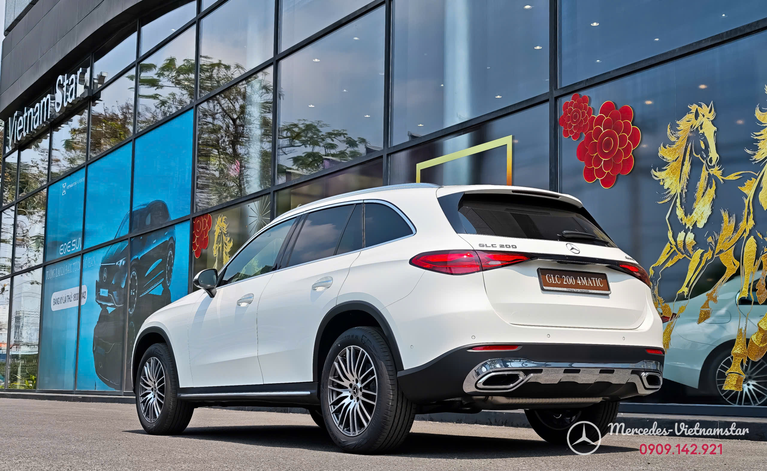 Cận cảnh cụm đèn LED High Performance trên Mercedes GLC200 thế hệ mới.