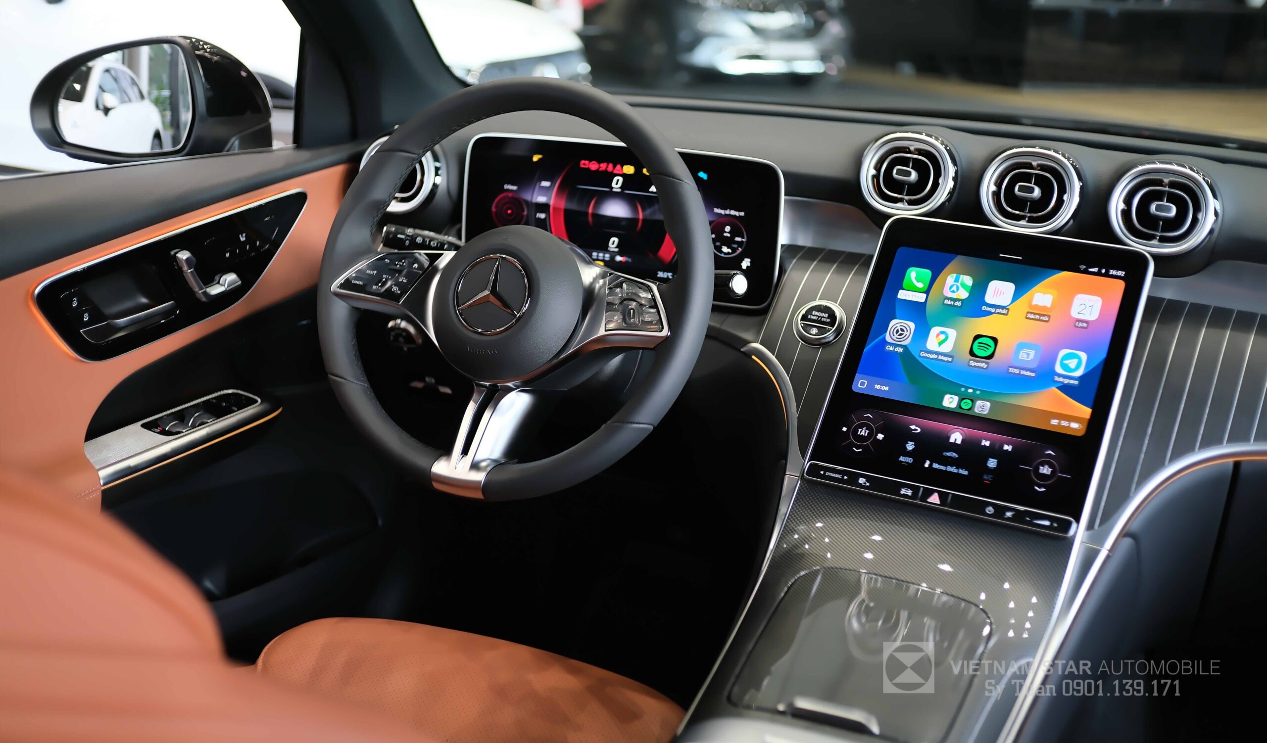 Khoang lái xe Mercedes GLC 200 4Matic nội thất màu Nâu Sienna sang trọng.