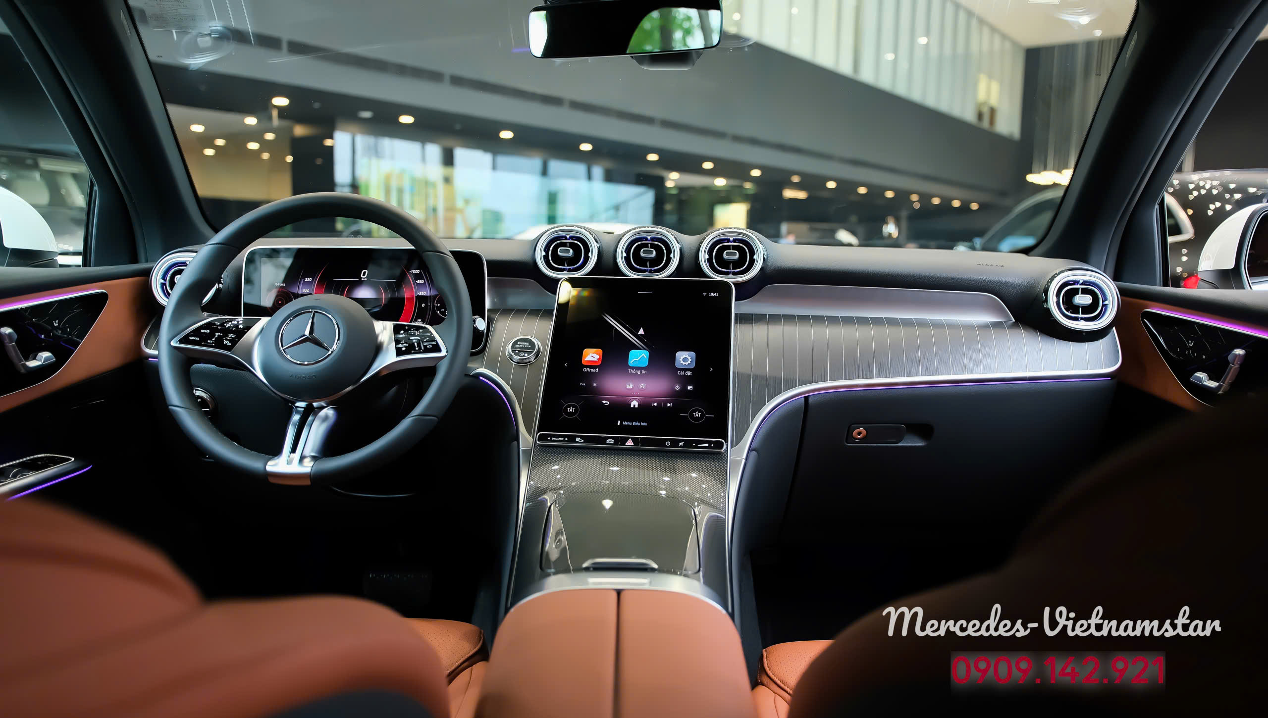 Nội thất Mercedes GLC 200 màu nâu sang trọng.