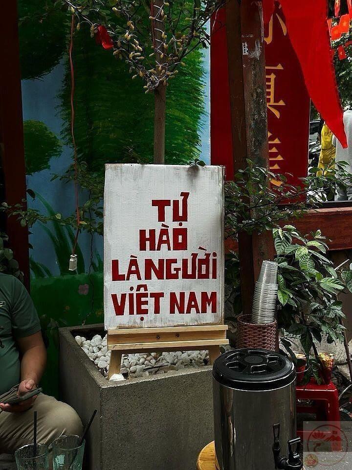 Tinh thần yêu thương Tổ quốc được thể hiện qua sự đoàn kết của mọi người dân