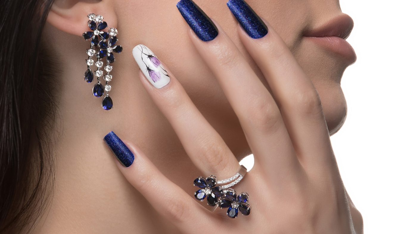 #1 Cách chọn màu và mẫu vẽ nail đẹp cho da ngăm 2023