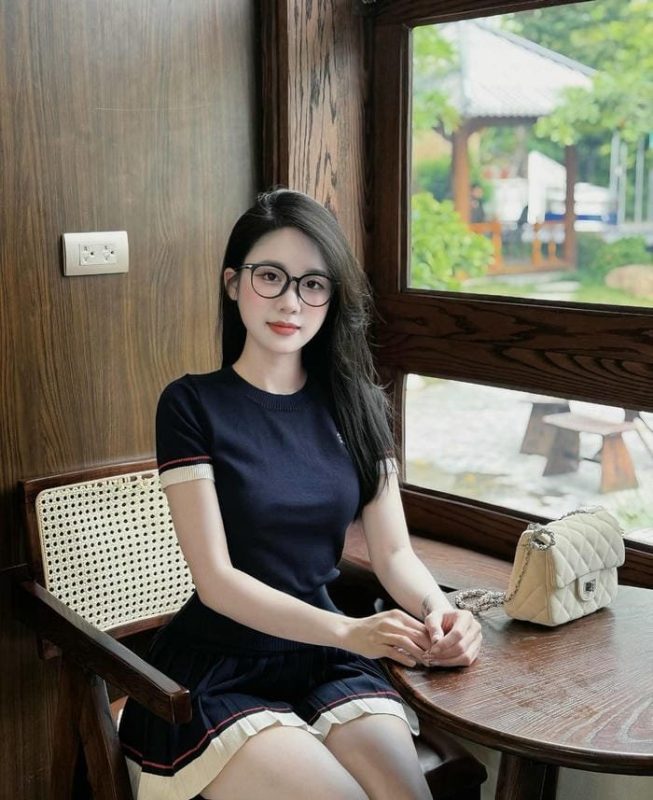Tuyệt đỉnh bộ sưu tập ảnh gái xinh mặc váy ngắn đen cuốn hút