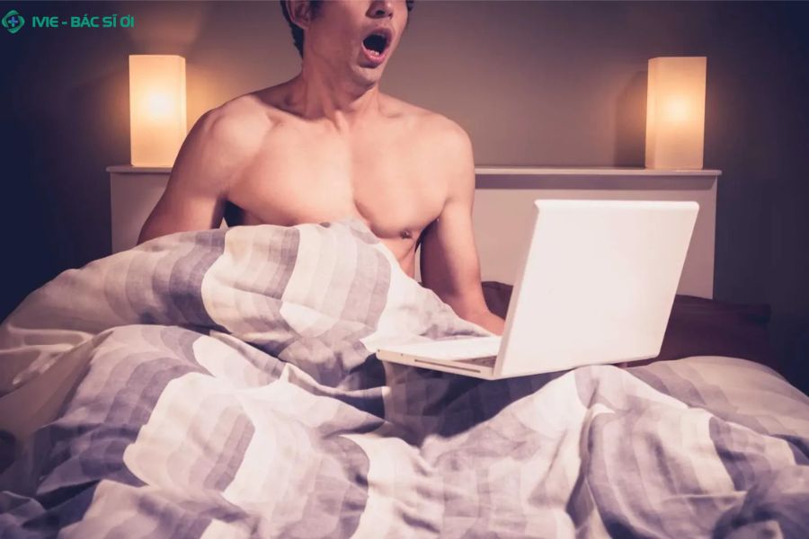 Xem phim sex nhiều có bị yếu sinh lý không? Giải đáp khoa học