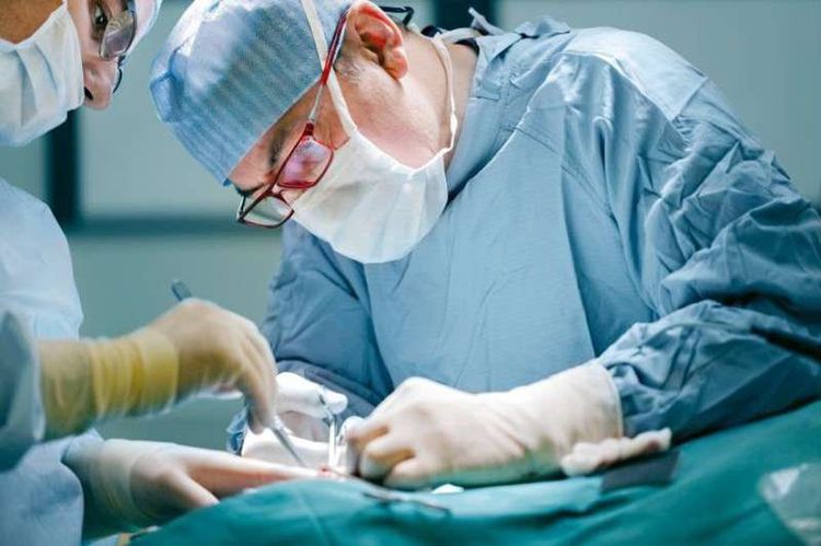 Phẫu thuật cắt bao xơ giúp điều trị tình trạng co thắt bao xơ sau nâng ngực